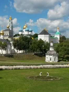 Сергиев Посад. Возле стен монастырских