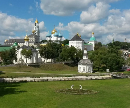 Сергиев Посад. Возле стен монастырских