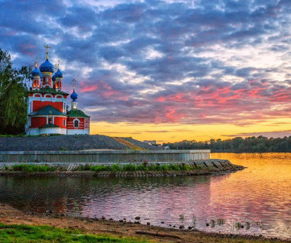 Углич в лучах закатного солнца
