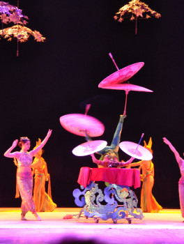 Акробатическое шоу «Парящие акробаты» в Театре Чаоян