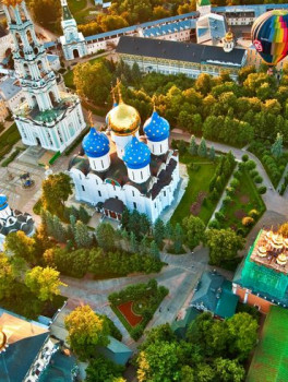 Сергиев Посад: возле стен монастырских