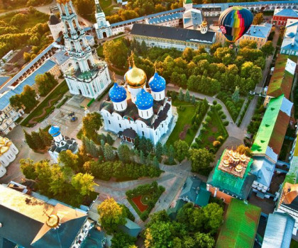 Сергиев Посад: возле стен монастырских