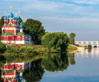 По волжской глади вдоль Углича